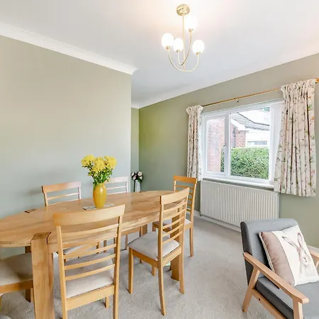 Moor Close * Alne