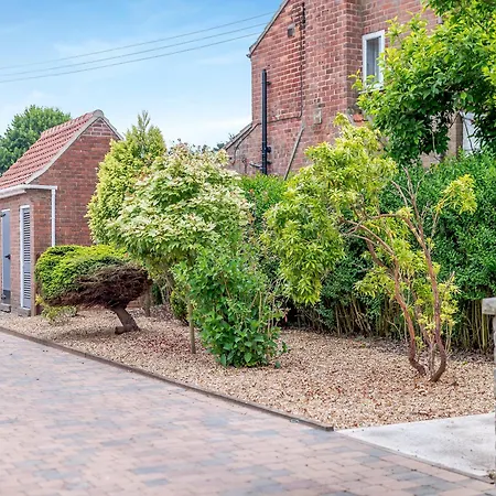 Moor Close * Alne