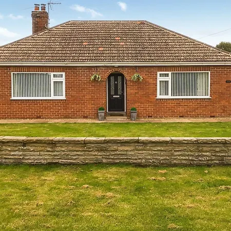 Moor Close Alne