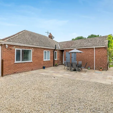 Moor Close * Alne